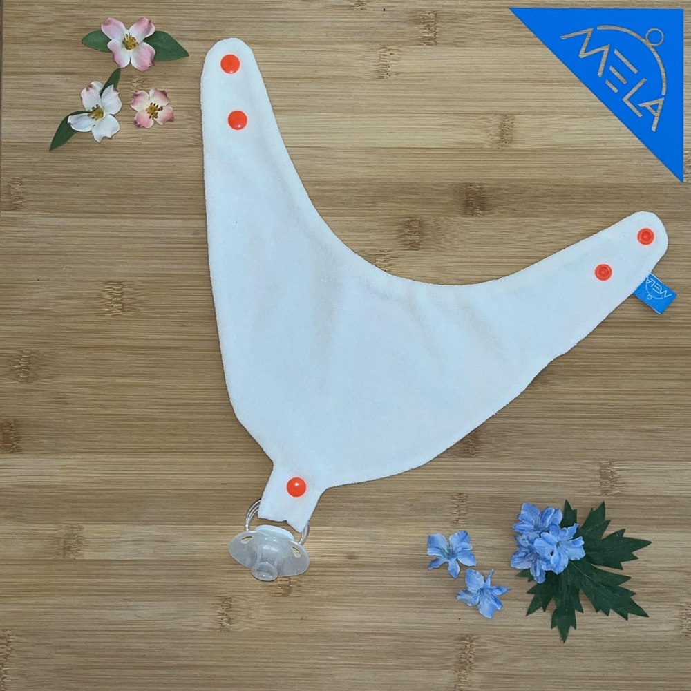 Latz mit Nuggi von MELA Handwerk