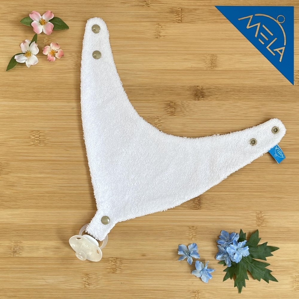 Latz mit Nuggi von MELA Handwerk