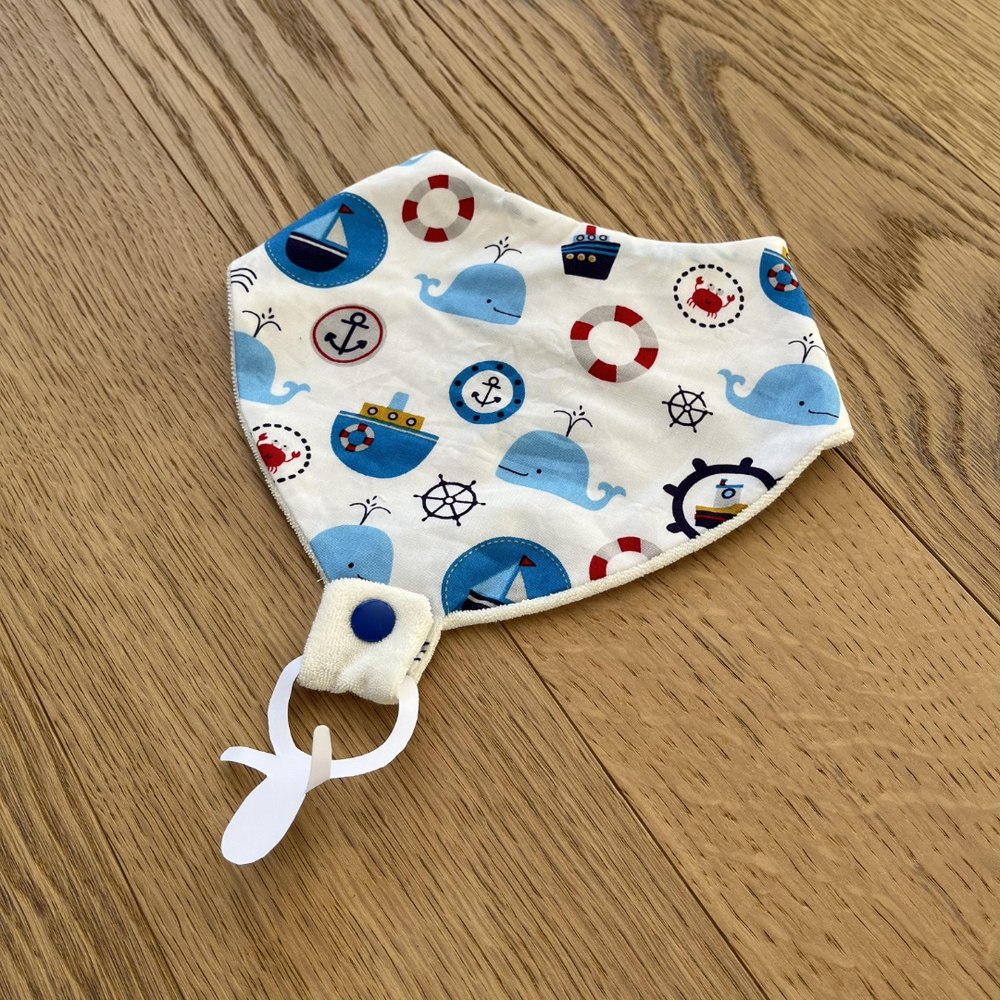 Latz mit Nuggi von MELA Handwerk