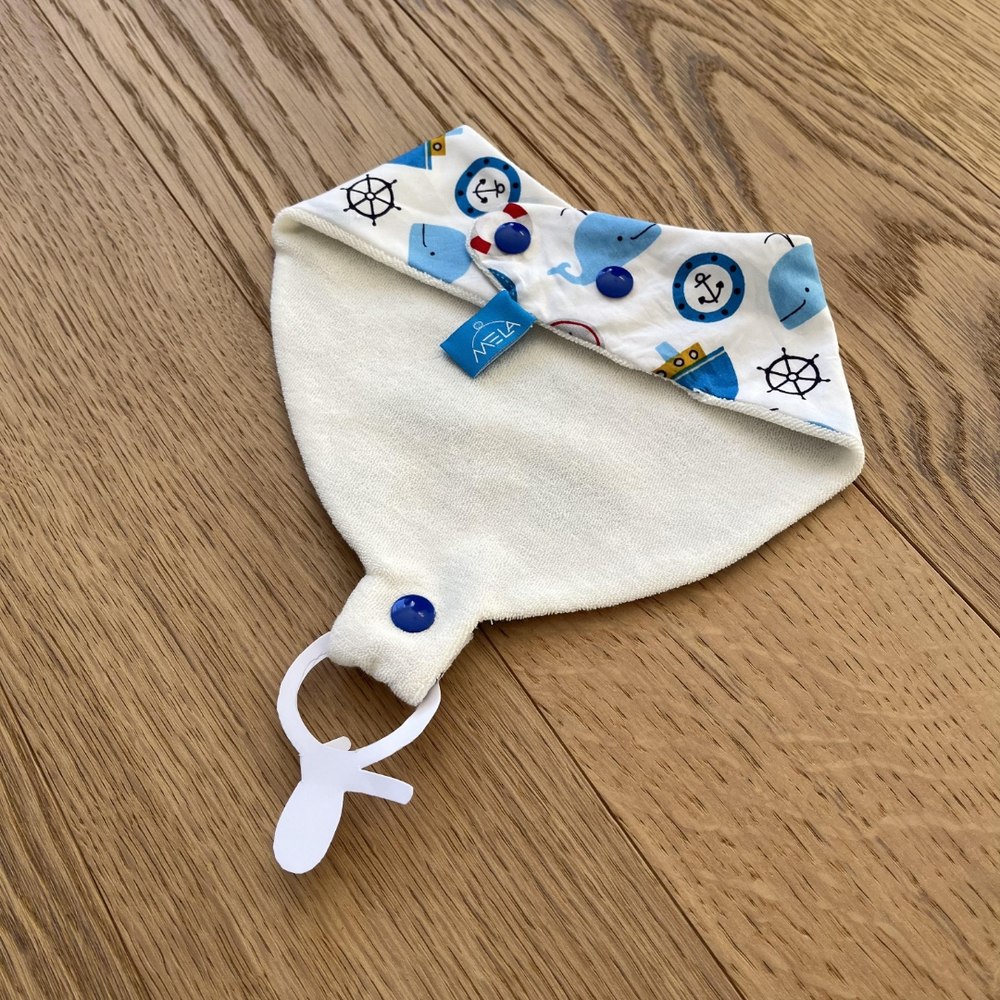 Latz mit Nuggi von MELA Handwerk