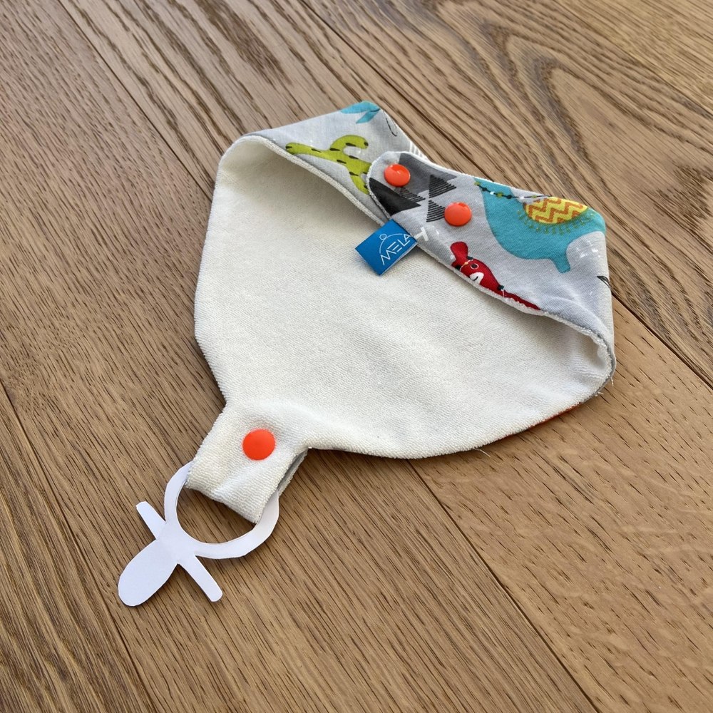 Latz mit Nuggi von MELA Handwerk