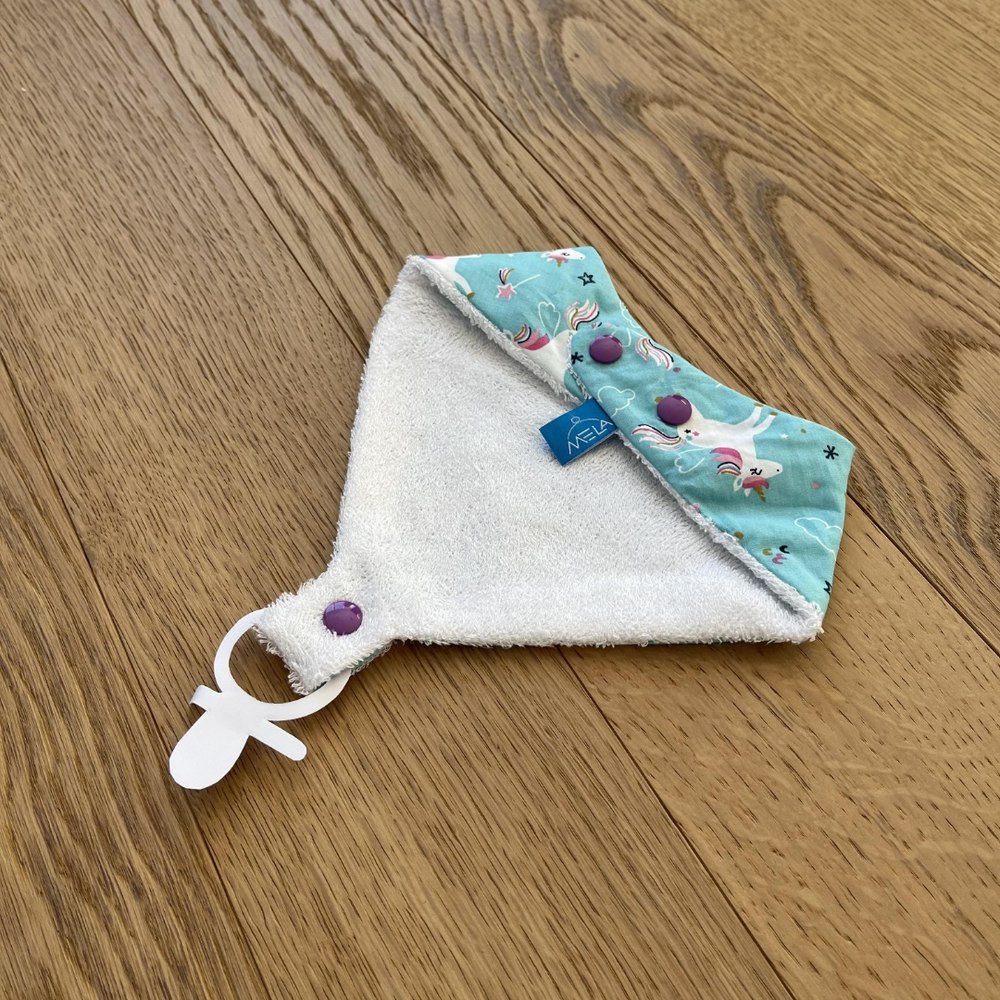 Latz mit Nuggi von MELA Handwerk